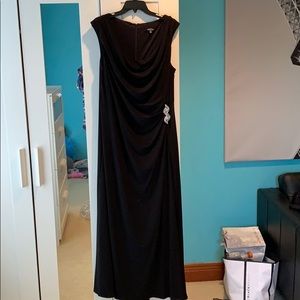 Sinched waste with a jeweled broche.